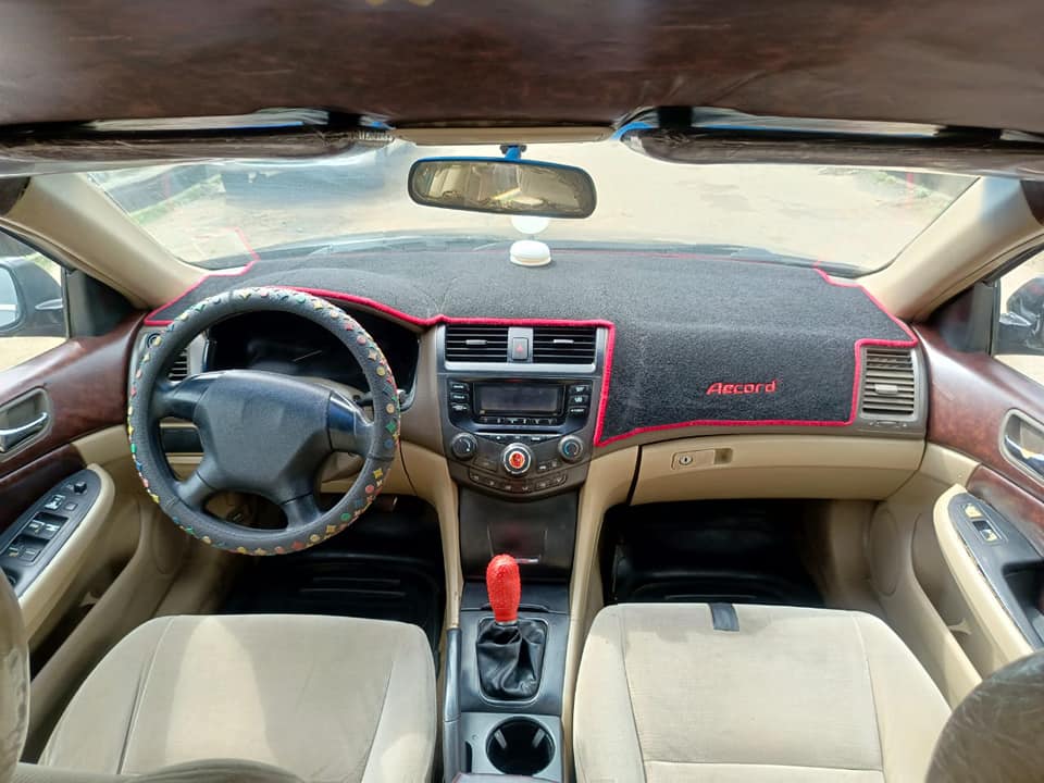 A picture of 2007 honda accord manual