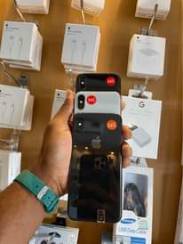 A picture of i phone x 64 gb