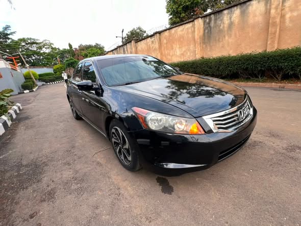 A picture of DISTRESS SALES HONDA ACCORD EXL 2009 MODEL BELGIUM STANDARD UNTEMPERED