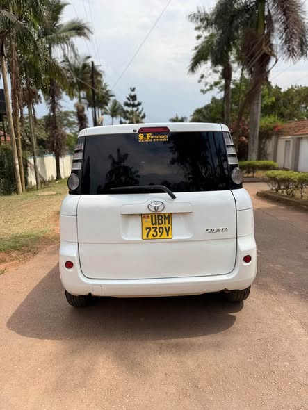 A picture of Toyota sienta