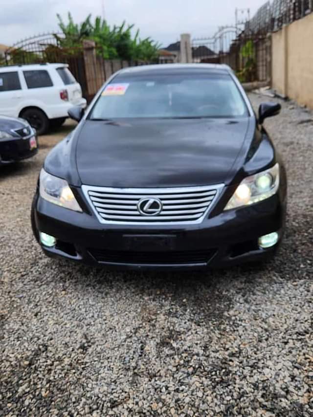 A picture of LEXUS LS460