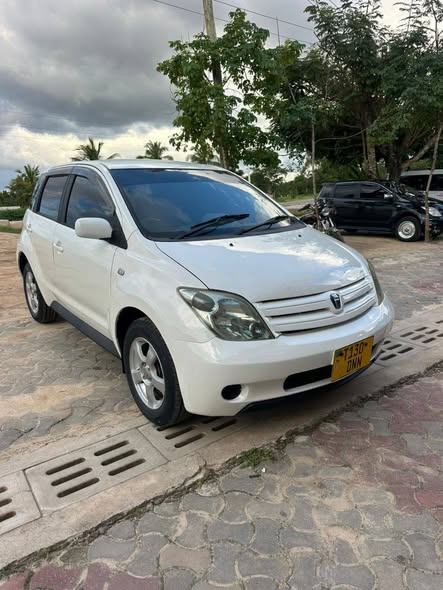 A picture of TOYOTA IST