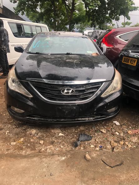 A picture of Distress Hyundai Sonata 2013 Accident free As landed untouched 8