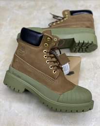 A picture of BOOTS