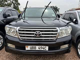 A picture of Toyota land cruiser V8