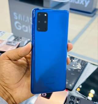 A picture of Samsung s20