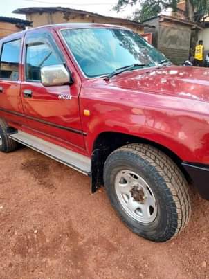 A picture of 1999 Toyota 1999 17