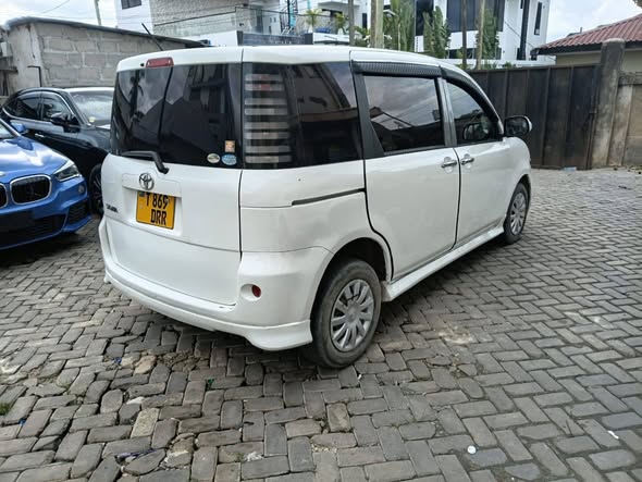 A picture of TOYOTA SIENTA0767058883