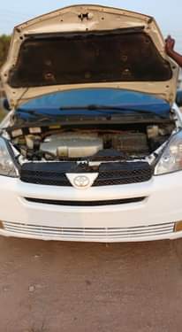 A picture of 2007 Toyota seina 2yrs used with tokubo engine 8yrs guarantee