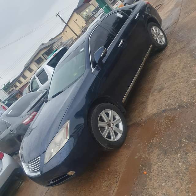 A picture of LEXUS ES350