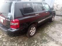 A picture of Toyota Highlander 2006 model 3 seaters engine and gear sweet
