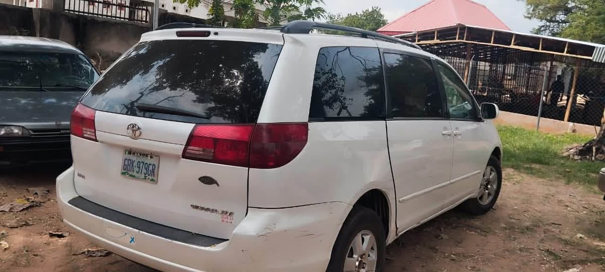 A picture of TOYOTA SIENNA 2005 2006