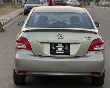A picture of URGENT BUYERS ONLY CALL 09063948959 CLEAN Toyota Yaris sport 208