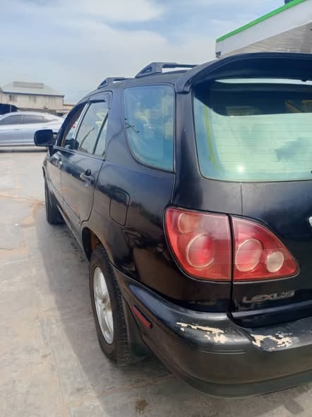 A picture of 2000 Lexus RX300