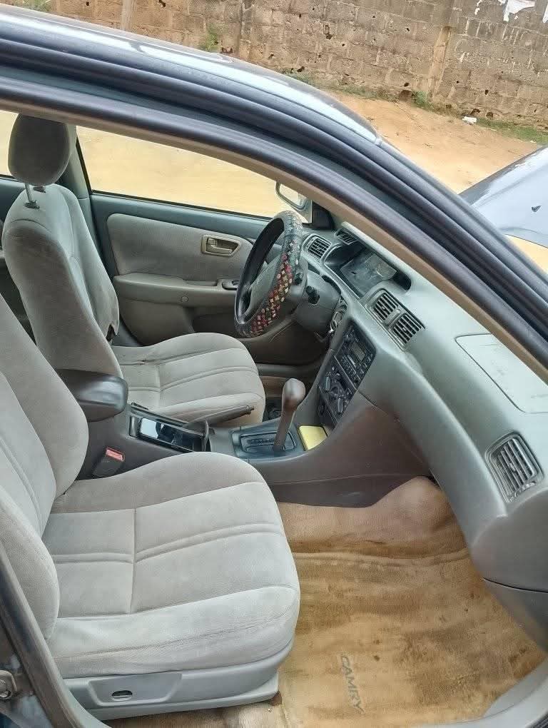 A picture of 2002 Toyota Camry pencil light