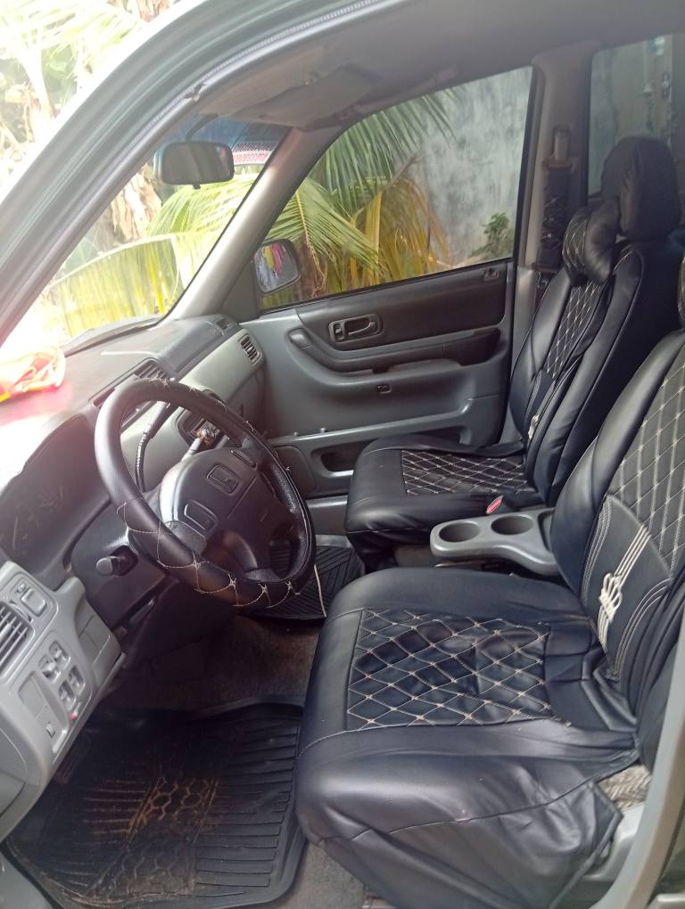 A picture of Honda CR V first body