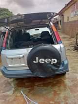 A picture of Honda crv perfectly ok 1m AC chilling ikorodu 07054128305