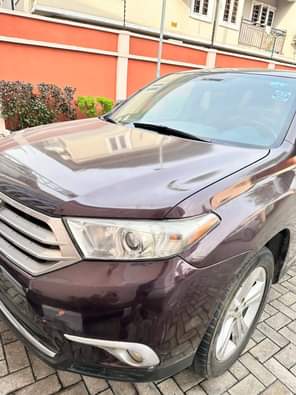 A picture of Pure First Body 2012 Toyota Highlander 2012 Limited Edition Super