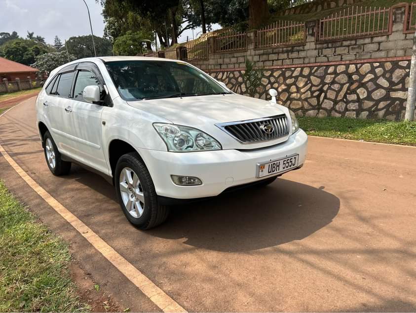 A picture of  36.5M Toyota Harrier model 2007 0705176582.