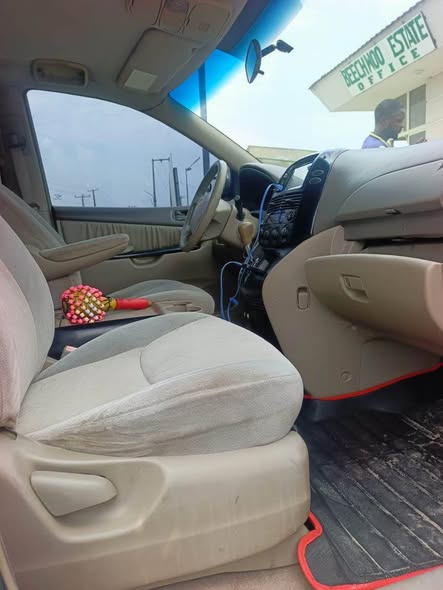 A picture of Toyota sienna 04