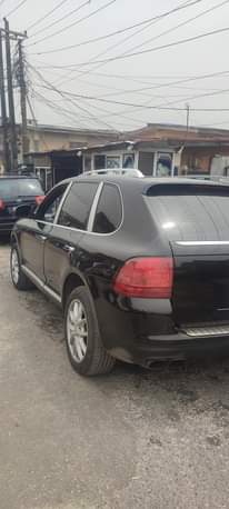 A picture of Porsche cayenne 2004 2347066200377