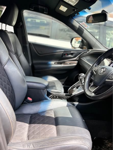 A picture of Toyota Harrier 2016 On Sale