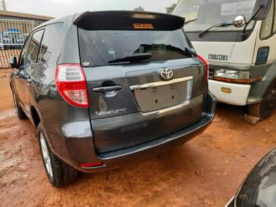 A picture of 2010 Toyota vanguard 2010 model