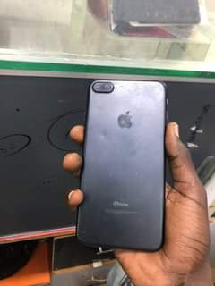 A picture of iPhone7 plus 32gb Ugx 720k