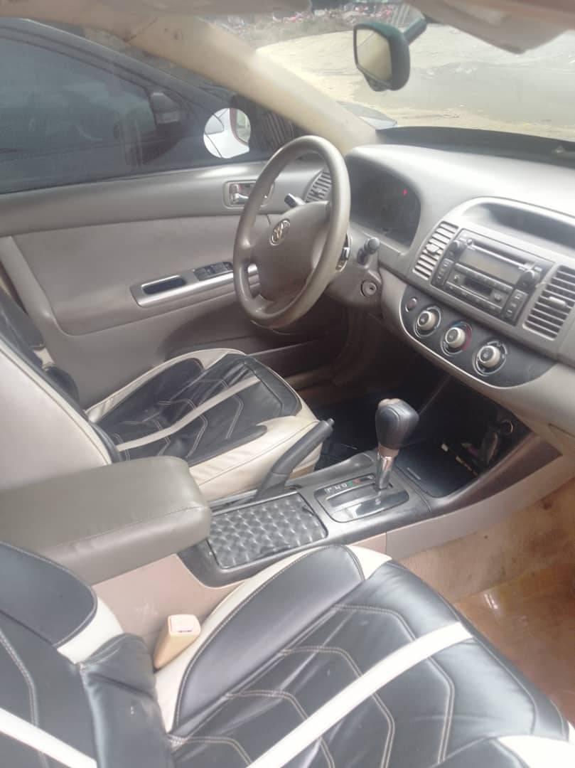 A picture of 2005 Toyota camry