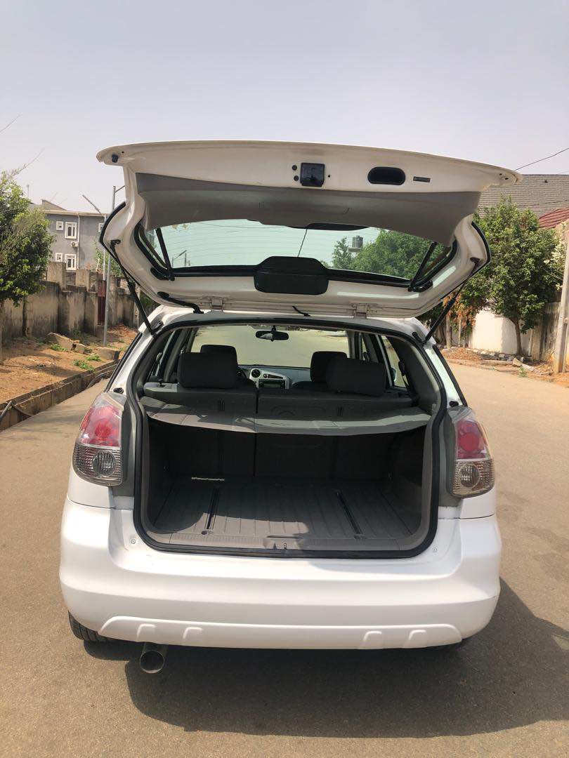 A picture of Toyota matrix 2006