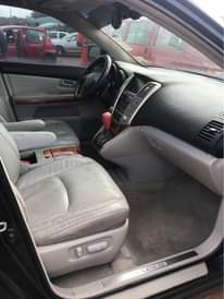 A picture of Lexus RX 330