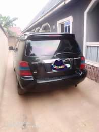 A picture of 2006 Toyota Highlander 3 Rows In very perfect condition Nothing