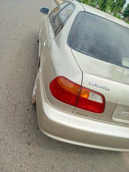 A picture of Urgent Money needed Honda 2000 model AUTOMATIC TRANSMISSION price 2