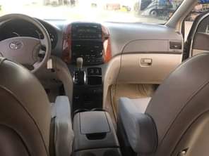 A picture of TOKUNBO Toyota sienna YEAR MODEL 2004 TRANSMISSION Automatic CONDITION Buy