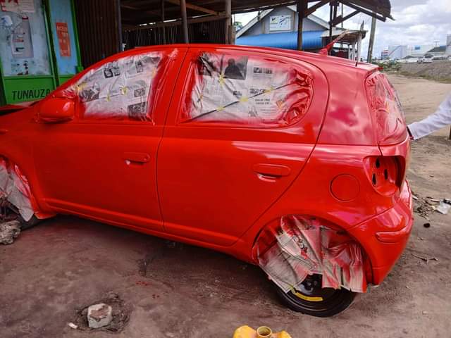 A picture of Side mchina auto garage