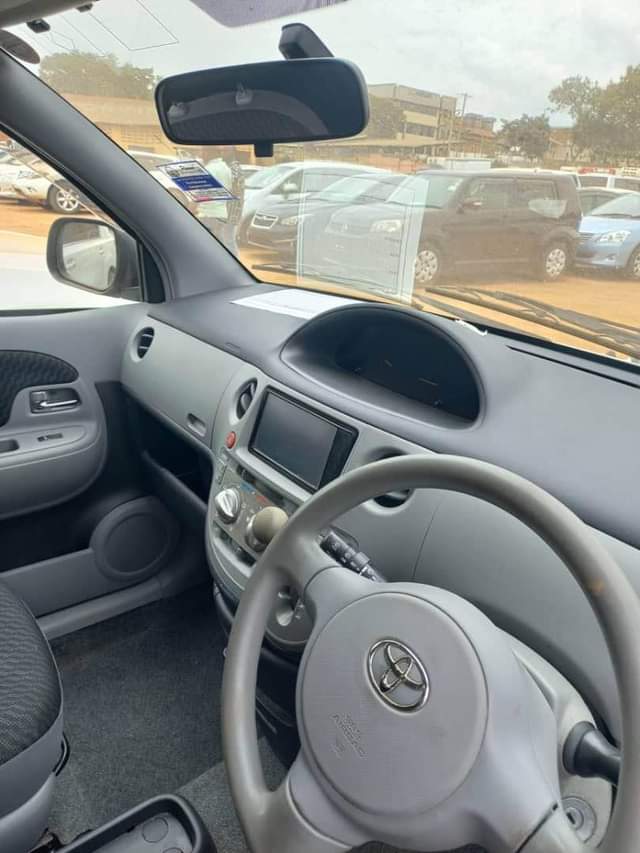 A picture of TOYOTA SIENTA 2010 MODEL