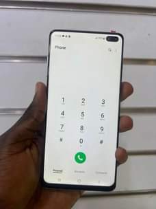 A picture of SAMSUNG S10 plus