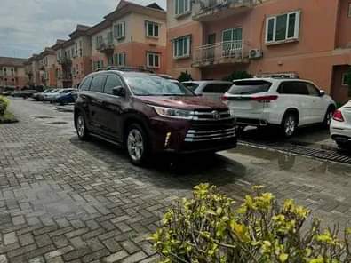 A picture of DIRECT TOKUNBO 2015 TOYOTA HIGHLANDER LIMITED AWD Panoramic Roof Thumbstart