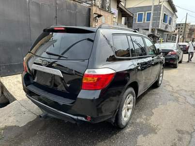 A picture of Toyota Highlander 2008 used keys start leather seat V6 engine