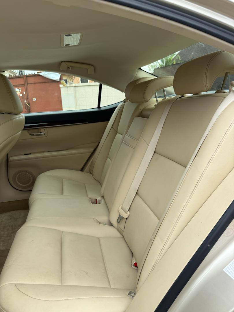 A picture of Foreign used 2014 ES350