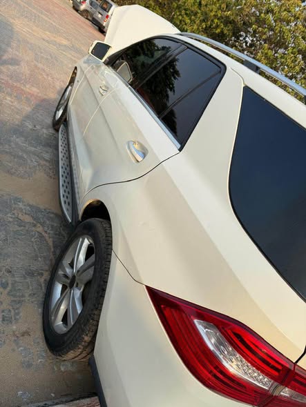 A picture of Mercedes Benz ML350 2013 model No fault Price 15m WhatsApp