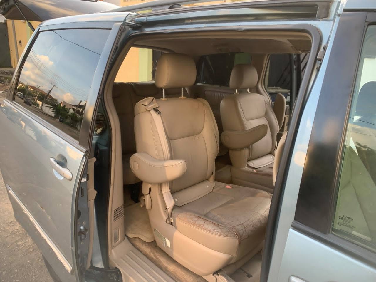 A picture of 2005 sienna