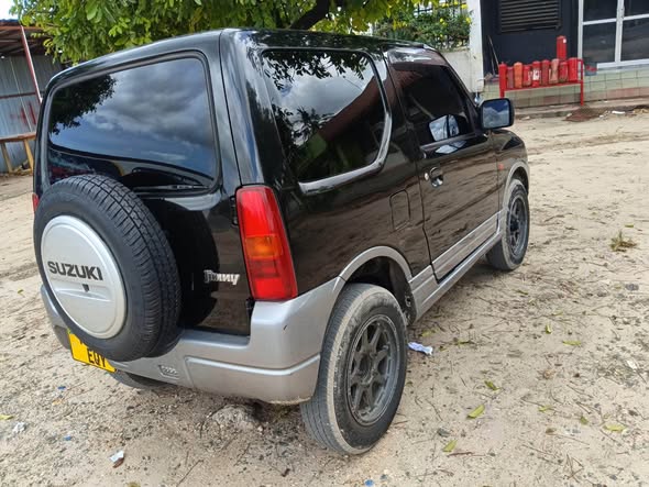A picture of Suzuki jmmy Price 12 8m 0785010182