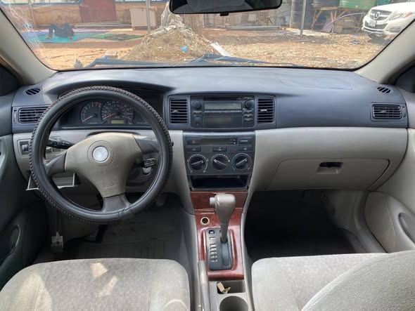 A picture of 2004 Toyota corolla LE