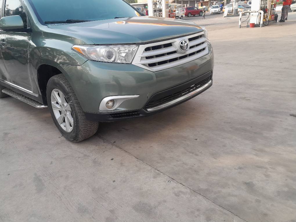 A picture of Toyota Highlander 2013 model unregistered