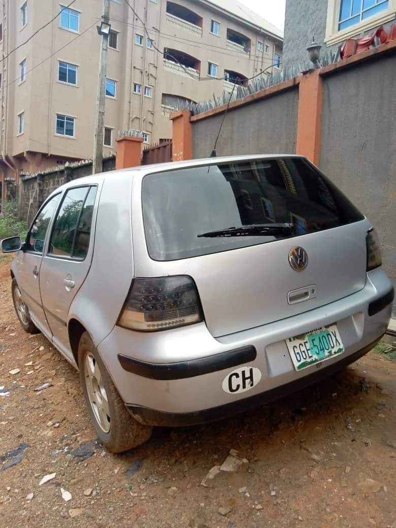 A picture of 2004 VOLKSWAGEN GOLF 2004