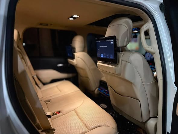 A picture of LAND CRUISER 300 SERIES