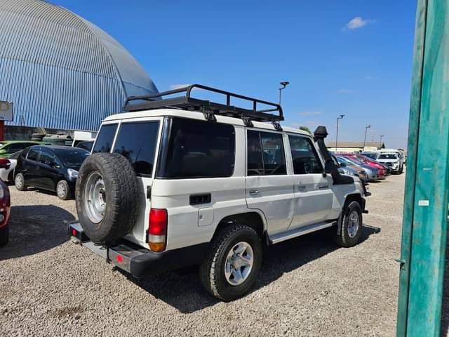 A picture of Land cruiser with 1hz on sale no pressure clean interior