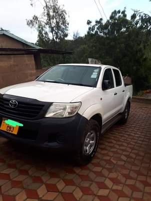 A picture of Toyota Hilux vigo nzuri sana Bei 38M tu Namba CBJ
