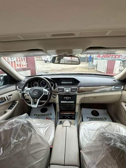 A picture of Super Excellent Mercedes Benz E350 2013 TOKS STANDARD Leather seats